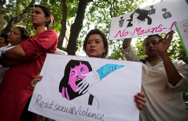 Ομαδικός βιασμός και διαπόμπευση για 30χρονη Ινδή