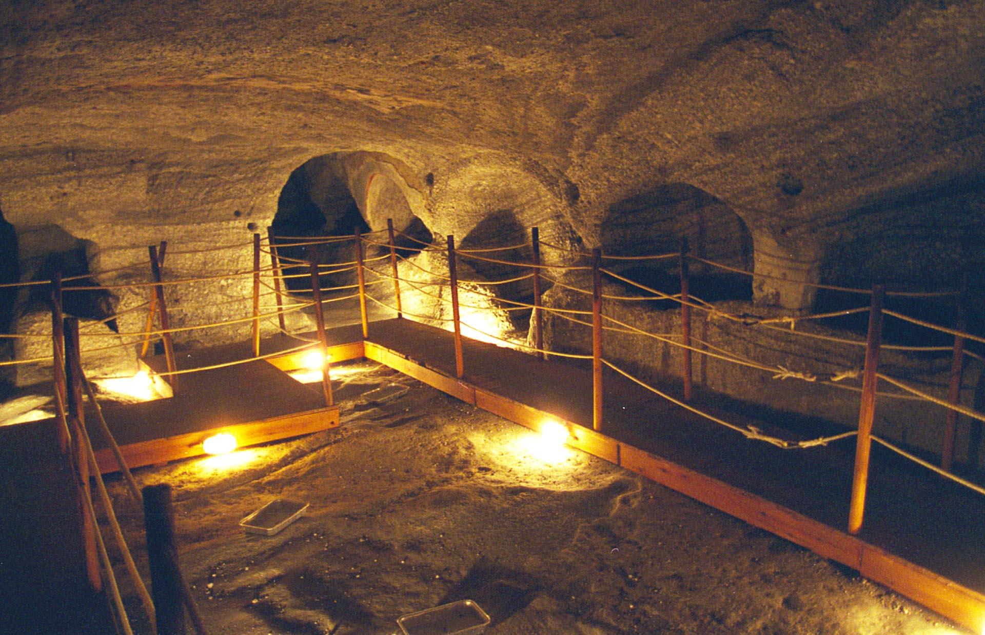 «Ιερά Νήσος» ανακηρύχθηκε η Μήλος λόγω των κατακομβών