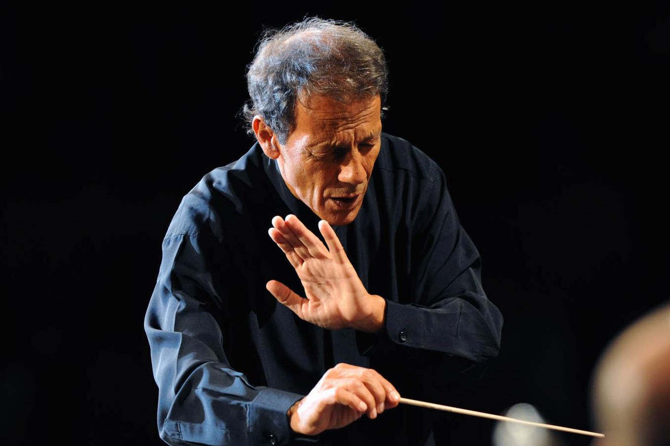 Αναβάλλονται οι συναυλίες του Σταύρου Ξαρχάκου για τον Ιούνιο