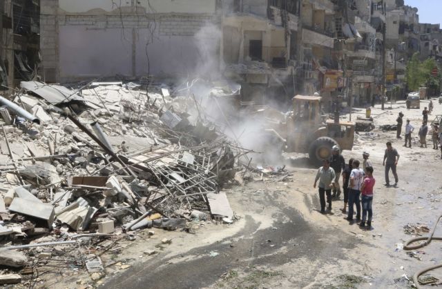 Αεροπορική επιδρομή στο Χαλέπι με δεκάδες θύματα, ανάμεσά τους και παιδιά