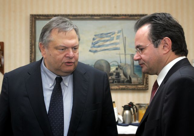 Στη Βουλή η δικογραφία για Βενιζέλο, Παπακωνσταντίνου για τα υποβρύχια