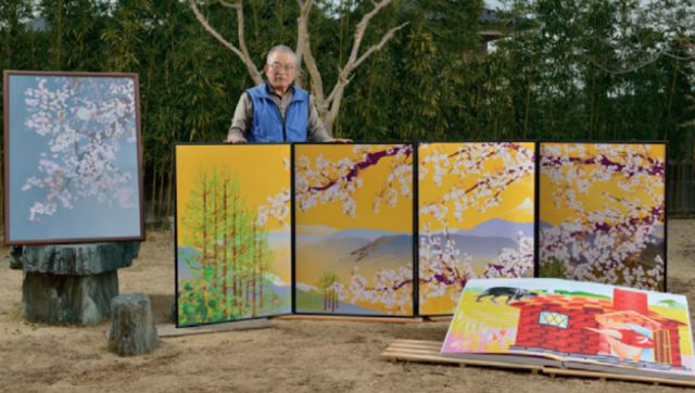 O ηλικιωμένος Ιάπωνας που ζωγραφίζει με φύλλα του Excel