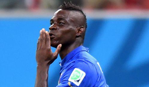 Aνταλλάγματα από την Ελισάβετ ζητά ο Μπαλοτέλι, αν κερδίσει την Κόστα Ρίκα