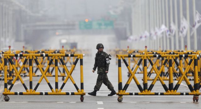 Ν.Κορέα: Στρατιώτης ανοίγει πυρ, σκοτώνοντας πέντε συναδέλφους του