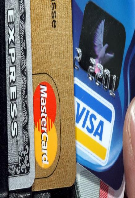 Προσοχή στη χρήση πιστωτικών καρτών στο εξωτερικό