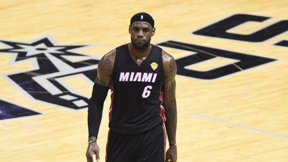 Ο Λεμπρόν Τζέιμς αποφάσισε να μείνει ελεύθερος από τους Χιτ