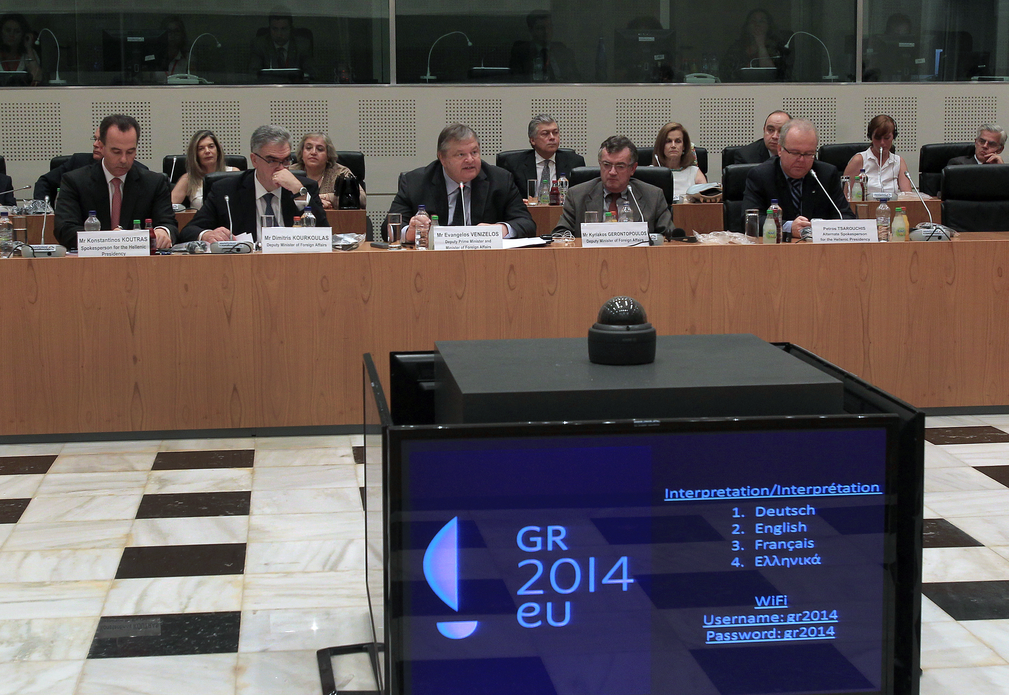 Βενιζέλος: Η χώρα δεν πάει σε εκλογές