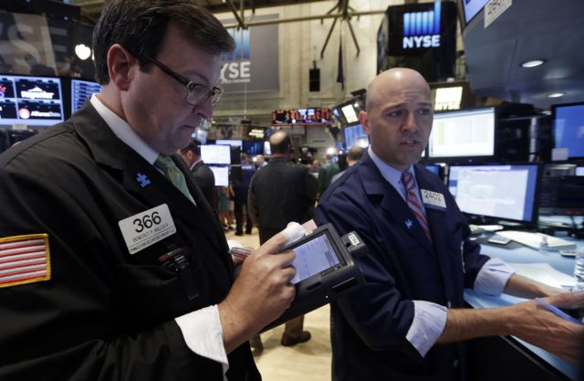 Νέα ρεκόρ στη Γουόλ Στριτ, αγγίζει τις 17.000 μονάδες ο Dow Jones