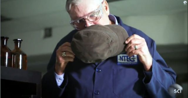 Ο άνδρας που μυρίζει ό,τι εκτοξεύεται στο Διάστημα