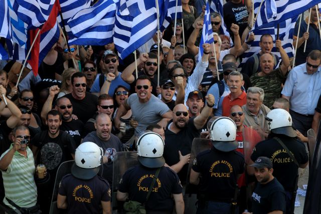 Ενημερώθηκαν οι ανακρίτριες για την επίθεση χρυσαυγιτών στους φωτορεπόρτερ