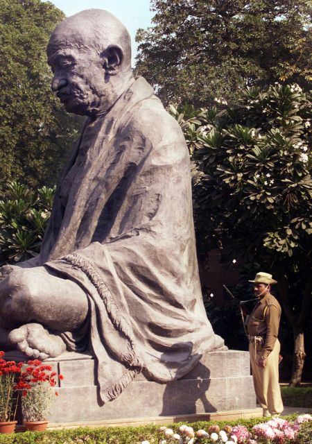 Ο Γκάντι θα πάρει τη θέση του δίπλα σε Λίνκολν και Μαντέλα στο Λονδίνο