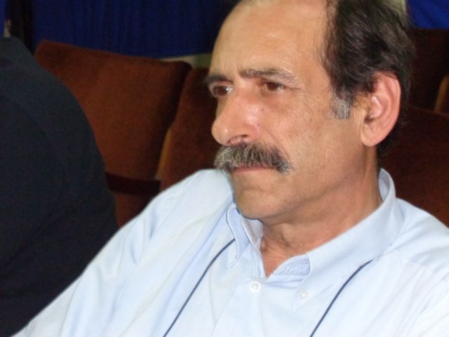 Σύγκρουση για τα περί επαφών του Β.Χατζηλάμπρου με την τρόικα