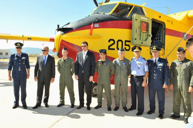 Στη βάση των Πυροσβεστικών στην Ελευσίνα Αβραμόπουλος και Κικίλιας