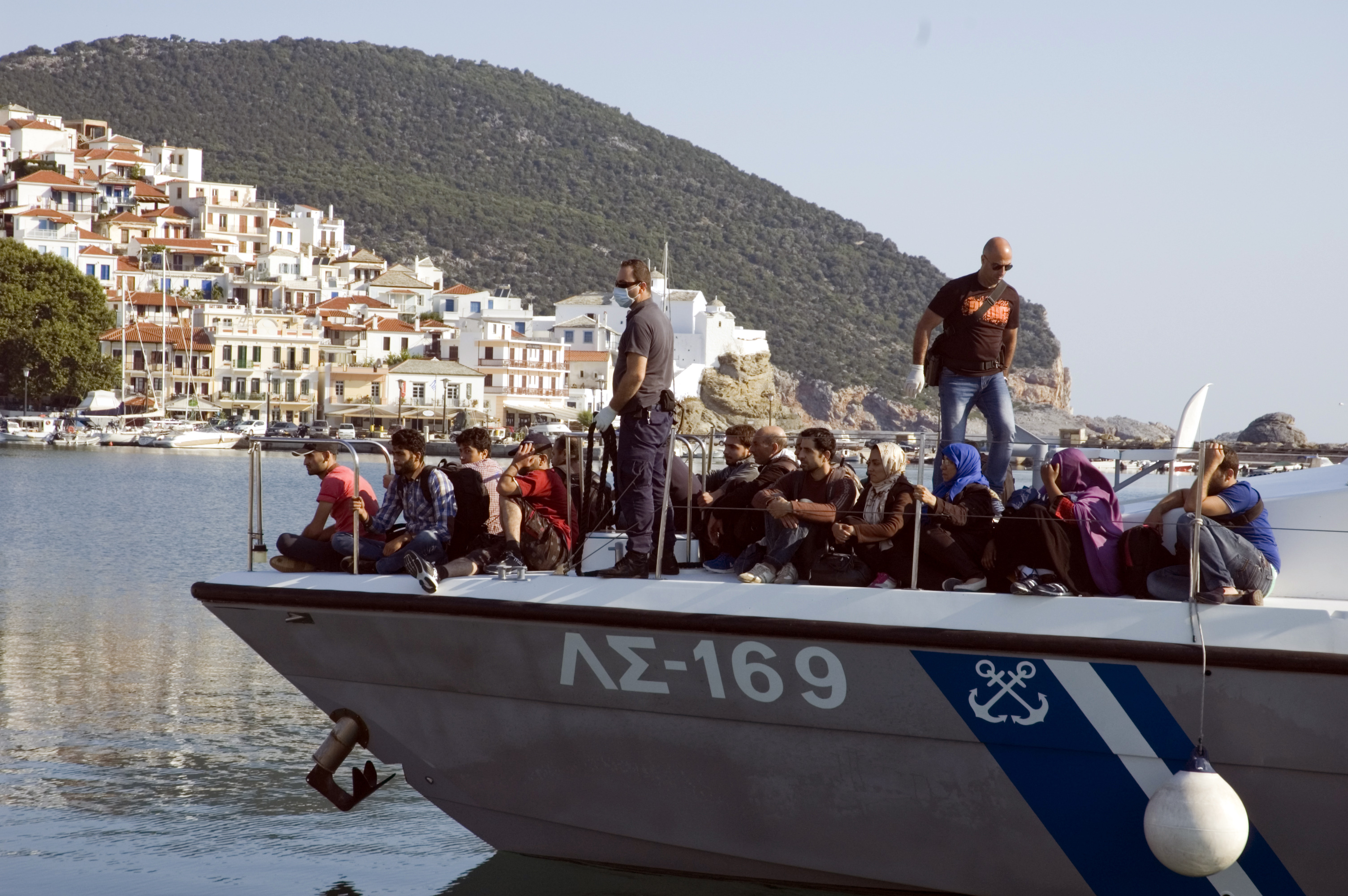 Διάσωση 18 μεταναστών στα ανοικτά της Σύμης