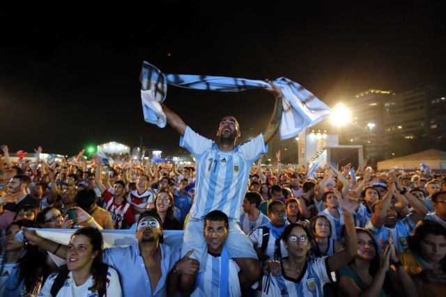 «Έσβησαν» δυο οπαδοί της Αργεντινής από καρδιακή προσβολή