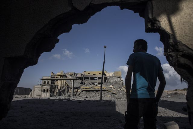 Συνεχίζει το Ισραήλ τις επιδρομές στη Γάζα απαντώντας στις ρουκέτες της Χαμάς