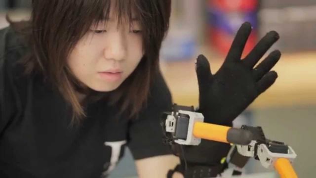 Ρομπότ του MIT τείνει δάχτυλα βοηθείας
