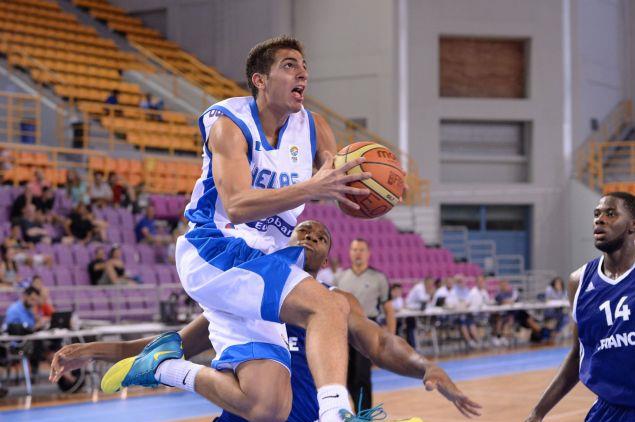 Νίκησε και «βλέπει» την 5η θέση η εθνική Νέων