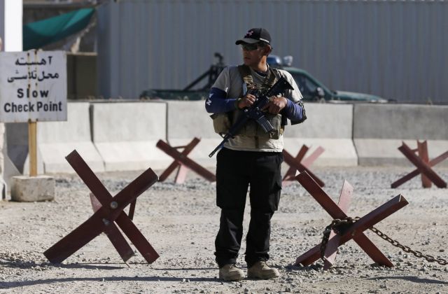 Τουλάχιστον τέσσερις νεκροί από επίθεση έξω από το αεροδρόμιο της Καμπούλ