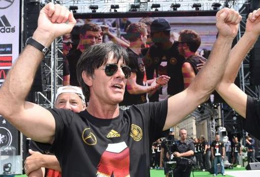 Ο Γιόακιμ Λεβ διαβεβαίωσε πως θα συνεχίσει στο «τιμόνι» της Γερμανίας