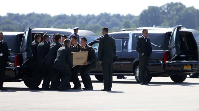 Στην Ολλανδία οι σοροί θυμάτων της πτήσης MH17