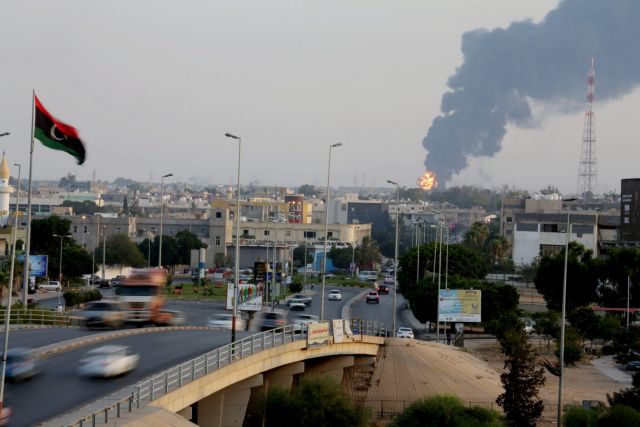 Η Λιβύη φλέγεται, συνεχίζονται οι συγκρούσεις σε Τρίπολη και Βεγγάζη
