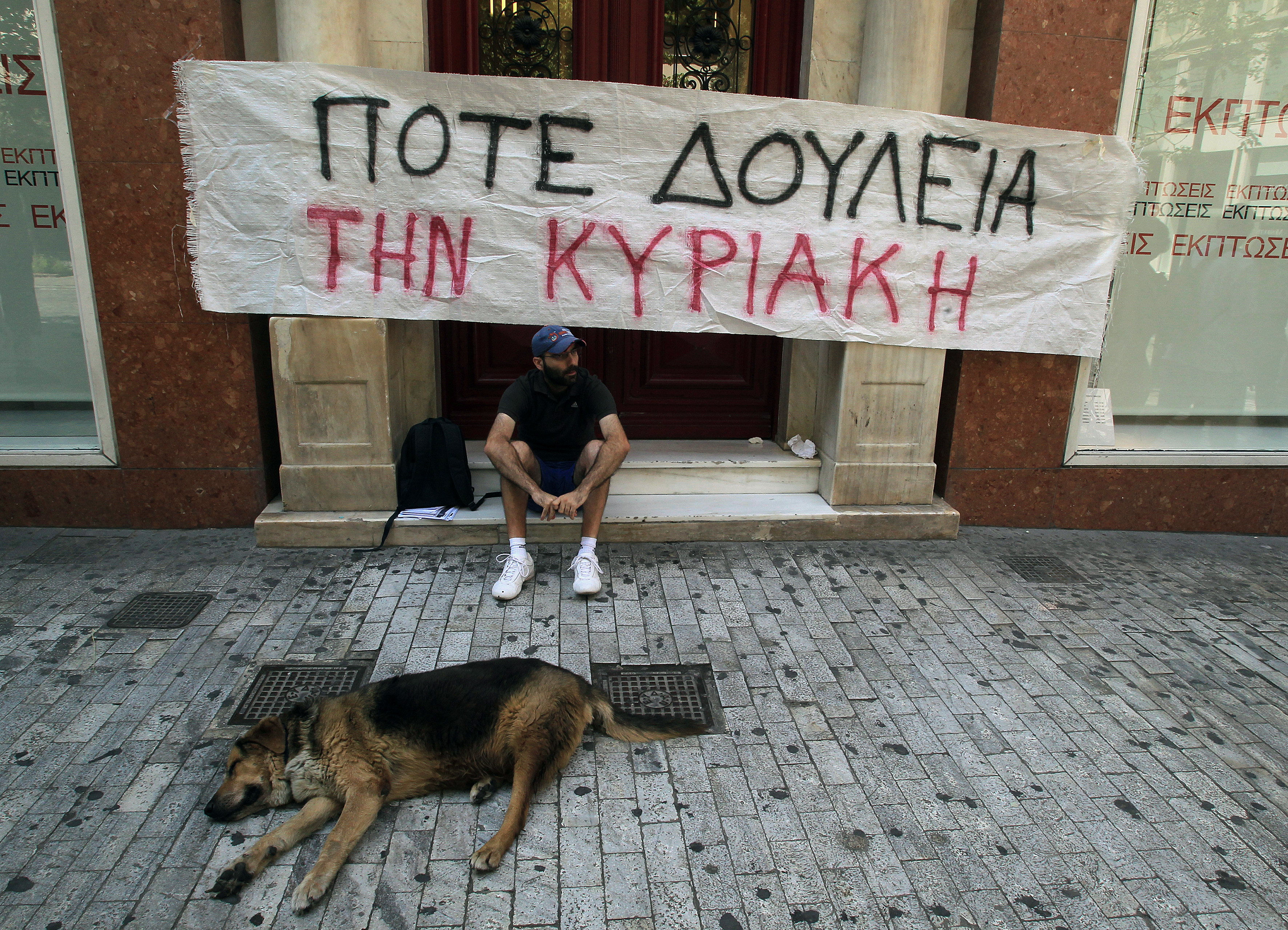Υποτονική η κίνηση στην κυριακάτικη αγορά, λίγα τα ανοιχτά καταστήματα