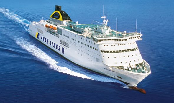 Στην πώληση δύο πλοίων προχώρησε η ΑΝΕΚ