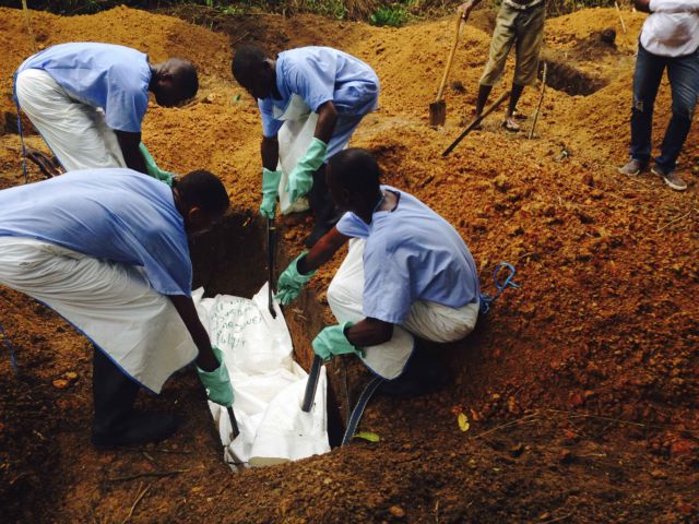 Φόβοι για εξάπλωση του Έμπολα στη Νιγηρία, πλησιάζουν τους 1.000 οι νεκροί