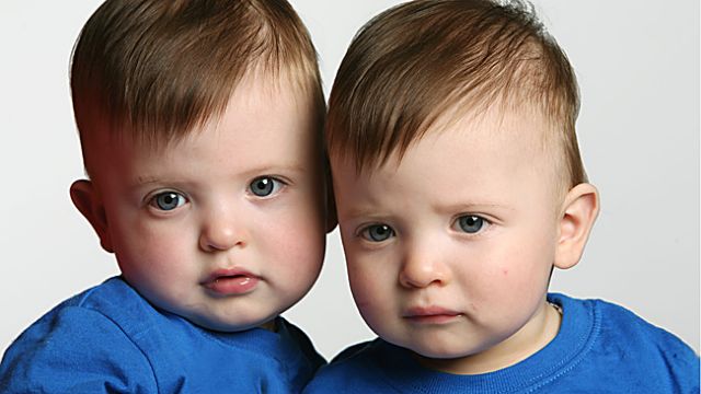 Μονοζυγωτικοί δίδυμοι αποκαλύπτουν παράξενες επιδράσεις των γονιδίων