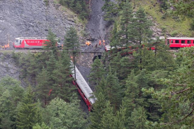 Εκτροχιασμός τρένου στην Ελβετία με αρκετούς τραυματίες