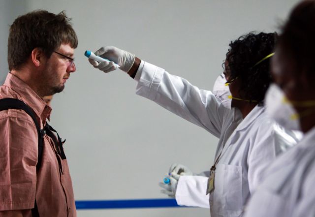 «Τουλάχιστον έξι μήνες» μέχρι να σταματήσει η επιδημία Έμπολα