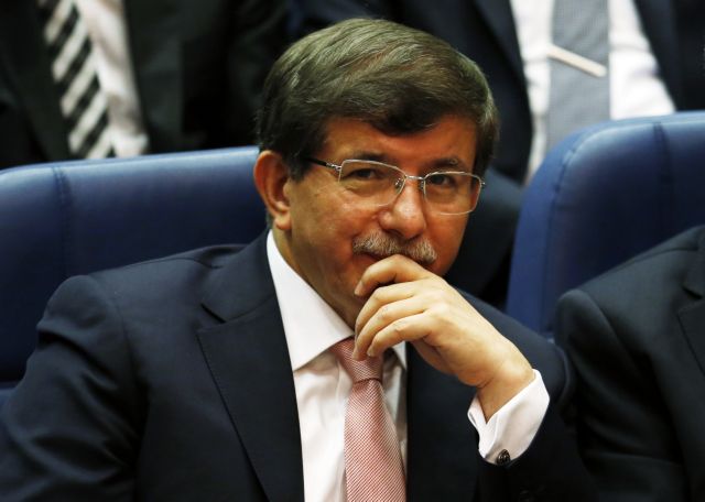 To AKP φέρεται να στηρίζει Νταβούτογλου για την πρωθυπουργία