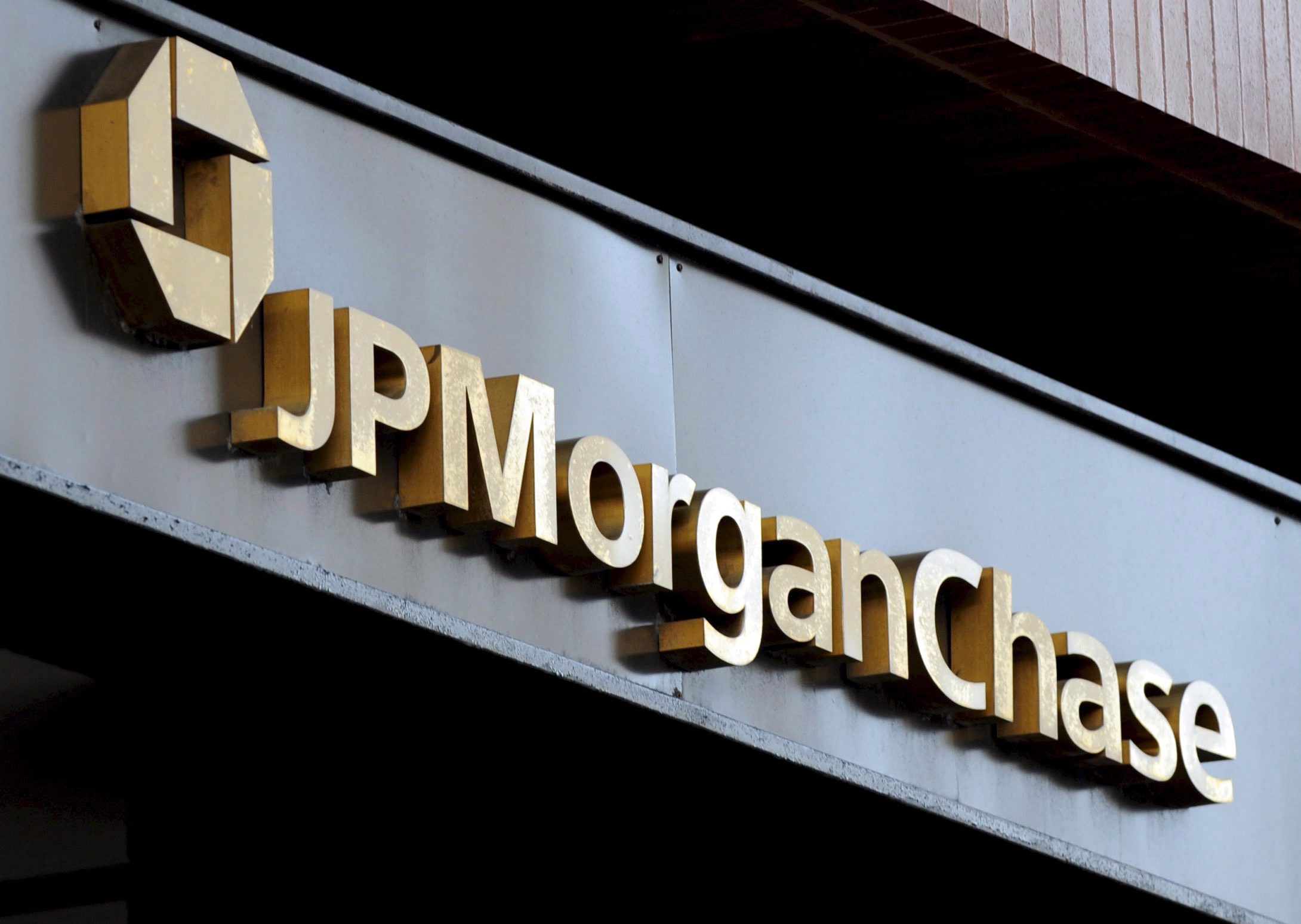Αυξήσεις 20% στα νέα στελέχη δίνουν JPMorgan, Bank of America και Goldman Sachs