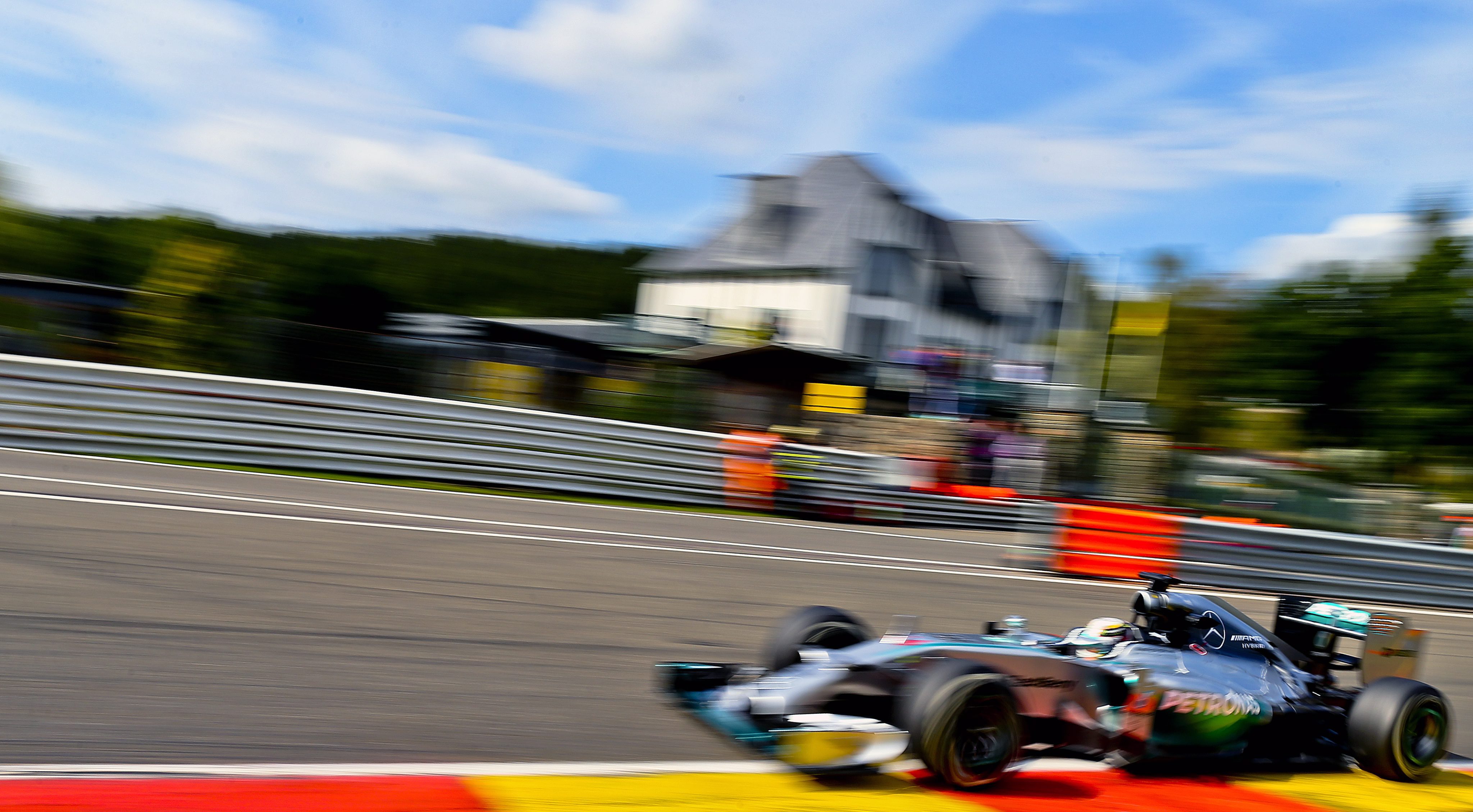 GP Βελγίου 2014: Στην κορυφή των ελεύθερων δοκιμών της Παρασκευής ο L. Hamilton