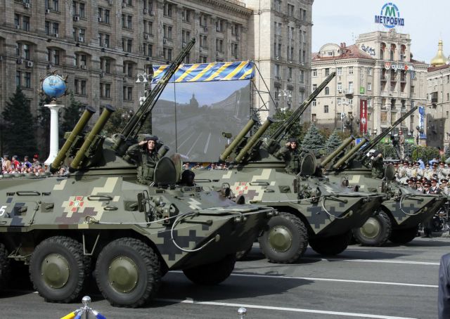 Παρελάσεις στο Κίεβο που προβλέπει «συνεχή πολεμική απειλή»