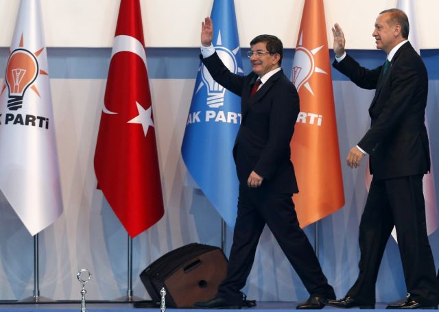 Την Παρασκευή η νέα τουρκική κυβέρνηση, «ενθρονίζεται» ο Νταβούτογλου