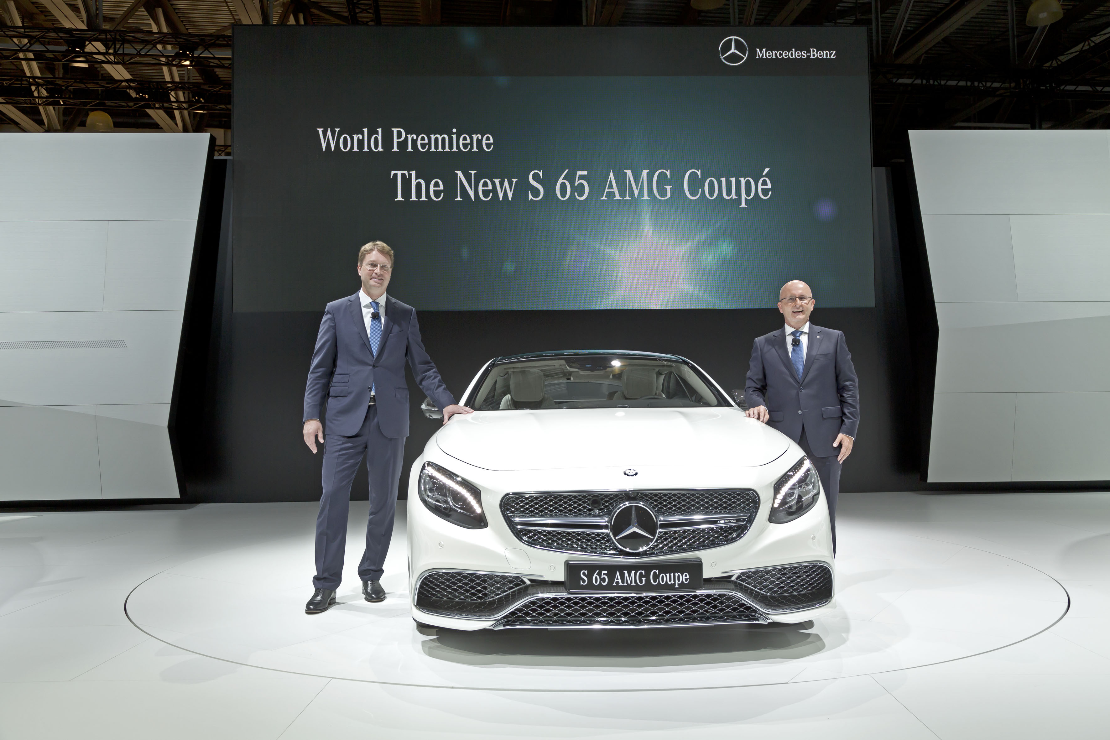 Πάνοπλη η παρουσία της Mercedes-Benz στην έκθεση της Μόσχας