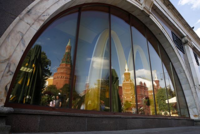 Άλλα τρία McDonalds κλείνει προσωρινά η Ρωσία