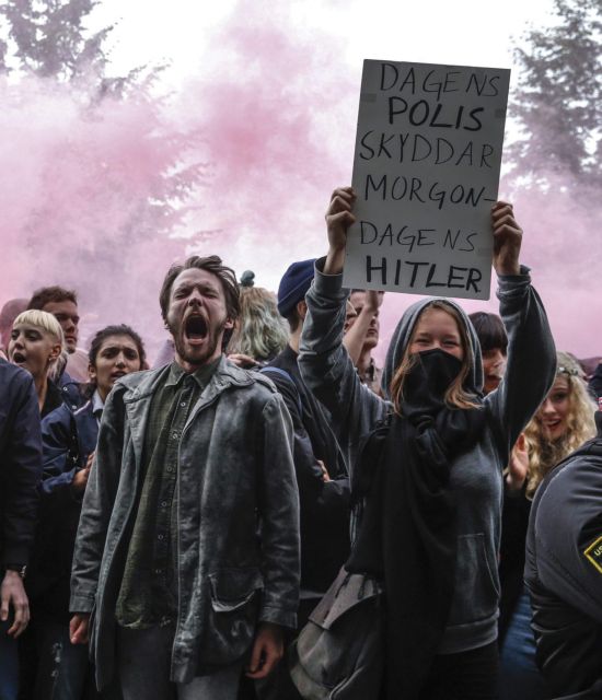 Συγκρούσεις αντιφασιστών με αστυνομία στην Στοκχόλμη με φόντο πορεία νεοναζί
