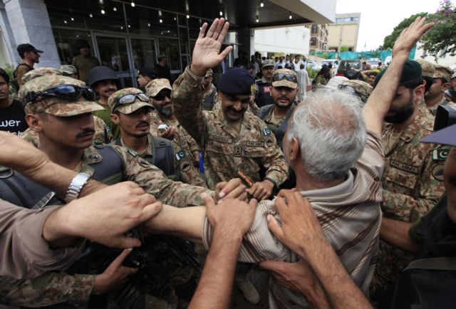 Συγκρούσεις και βία συγκλονίζουν την πρωτεύουσα του Πακιστάν