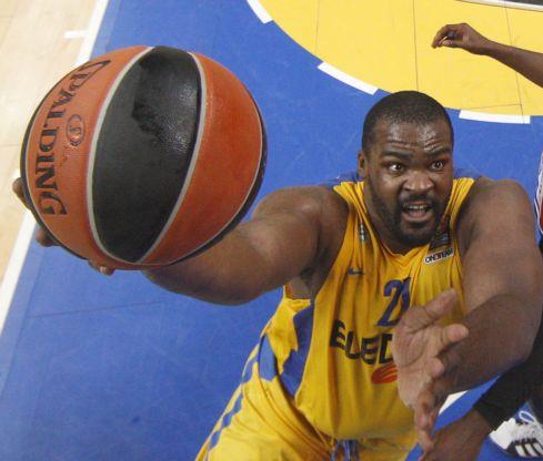 Επέμβαση για τον «Σόφο» που πάσχει από γλαύκωμα