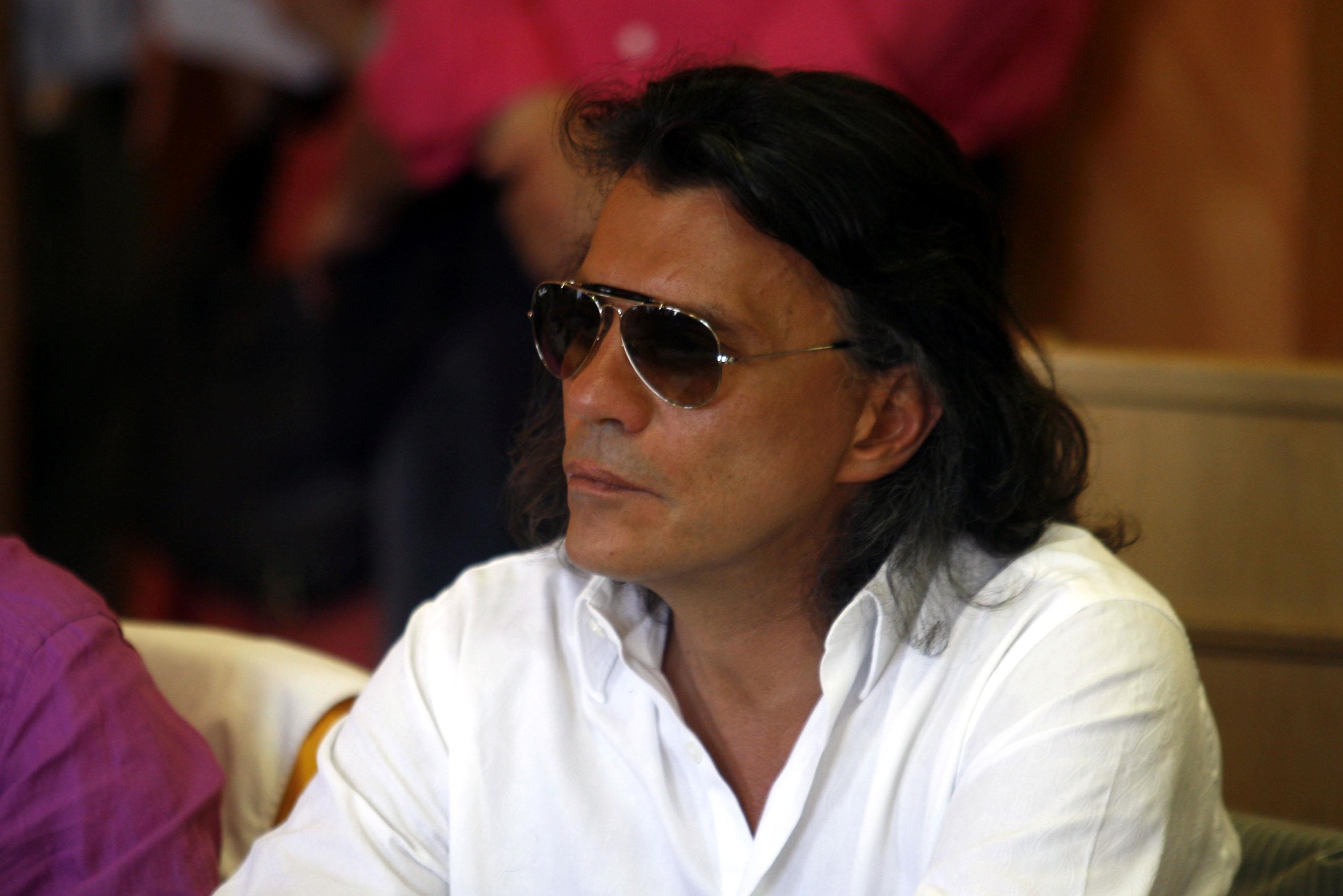 «Γεια σας, είμαι ο Ηλίας και θα με τρώτε στη μάπα για πέντε χρόνια…»