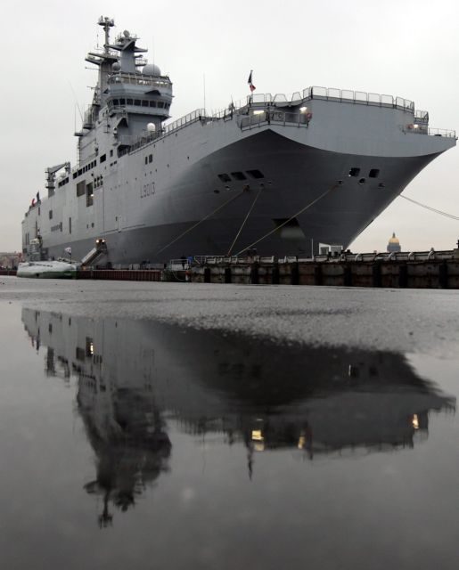 Το Παρίσι «παγώνει» την παράδοση πολεμικού πλοίου στη Μόσχα