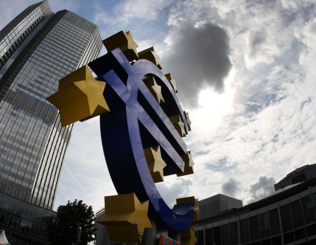 Τριετές πρόγραμμα ποσοτικής χαλάρωσης 500 δισ. ευρώ εξετάζει η ΕΚΤ