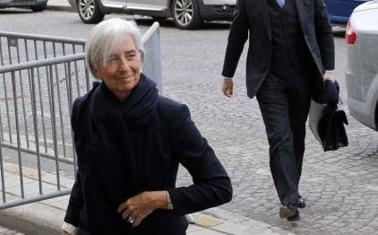 Επικροτεί το ΔΝΤ τις αποφάσεις Ντράγκι για μείωση των επιτοκίων