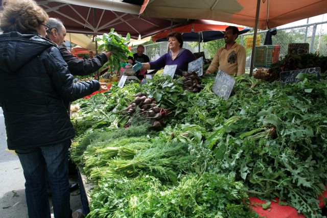Μείωση των προστίμων για ορισμένες παραβάσεις στις λαϊκές αγορές