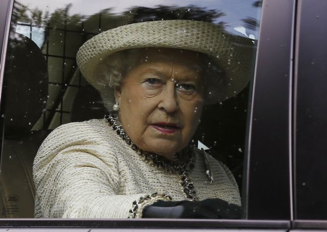 Μπάκιγχαμ: Μην ανακατεύετε τη βασίλισσα στην υπόθεση της Σκωτίας
