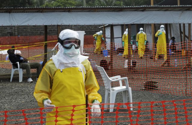 Γαλλίδα εργαζόμενη των Γιατρών Χωρίς Σύνορα προσβλήθηκε από Έμπολα