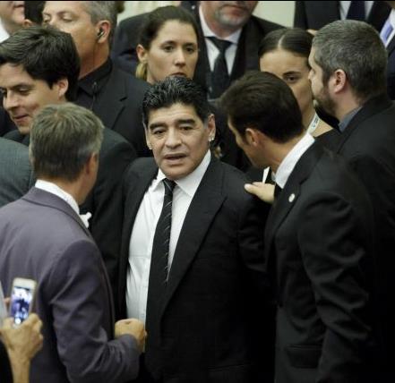 «Θα ήμουν καλύτερος εάν δεν έπαιρνα ναρκωτικά» είπε ο Μαραντόνα